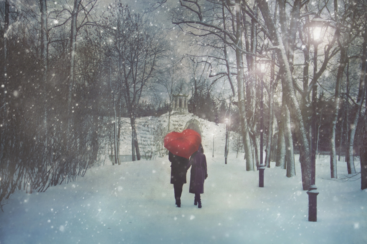 На улице снег на душе. Прогулка в парке зимой. Зимняя романтика. Пара зимой. Прогулка в Снежном парке.