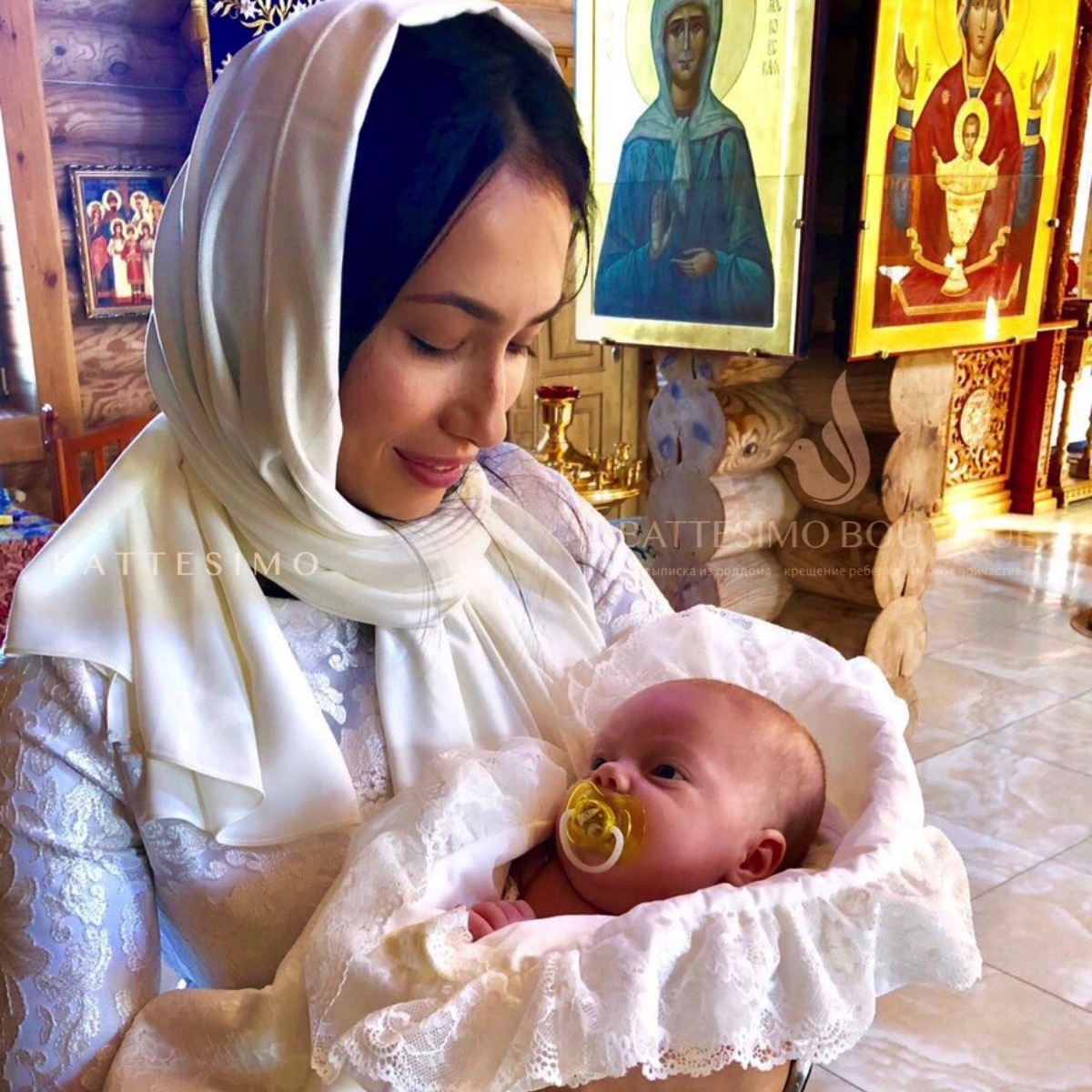Нелли Ермолаева стала крестной мамой